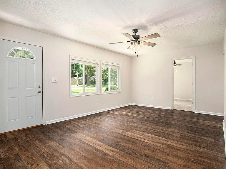 854 Upton Ave — Photo 4