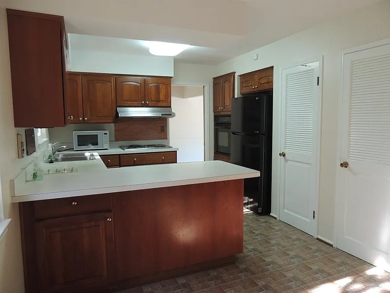 2098 Yorktown Dr — Photo 6