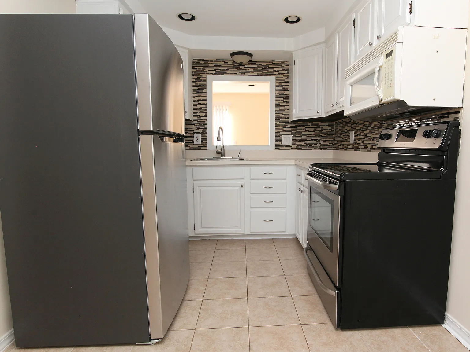 3 bed, 1.5 bath, 1123 sqft, $1,600 — Photo 4