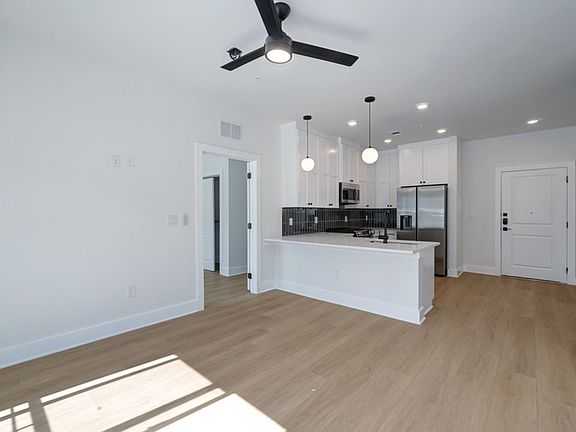 5th image of 3000 Duval St #103