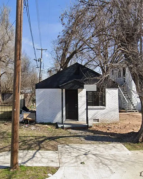 2612 S Blackwelder Ave — Photo 1