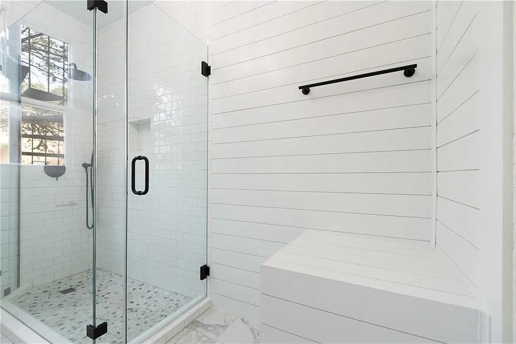 14 bed, 7.0 bath, 4900 sqft, $15,000 — Photo 3