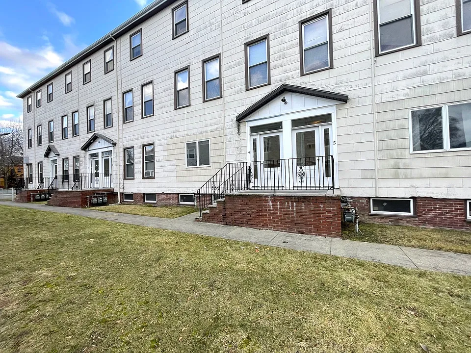 5 Cedar St #2