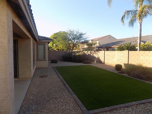 2nd image of 366 W Desert Broom Dr