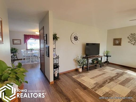 3rd image of 1204 Southfield Dr
