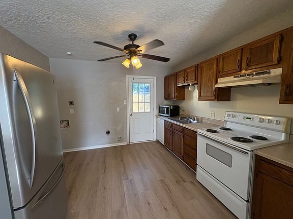2nd image of 60 Fern Ct