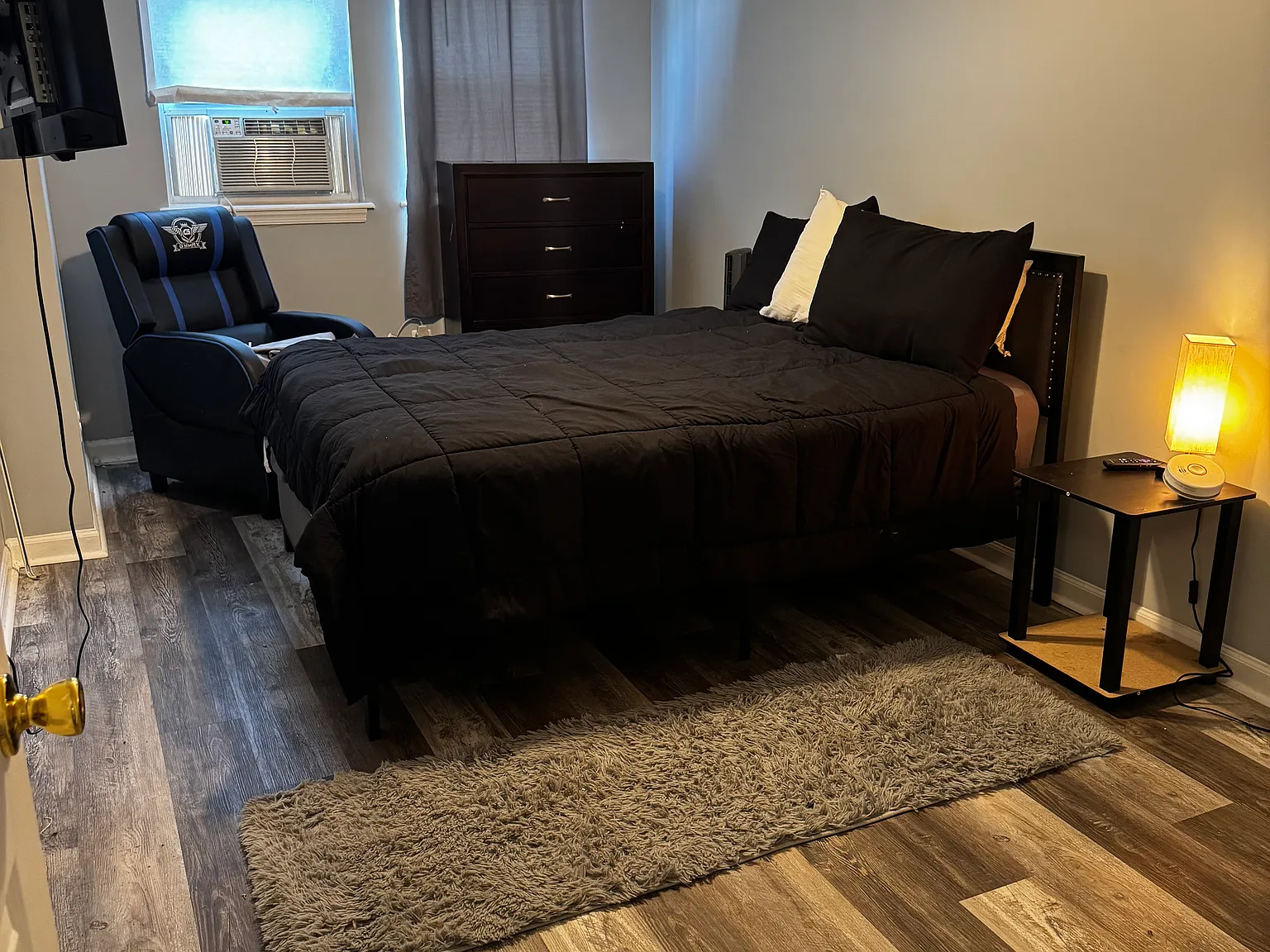 1 bed, 1.5 bath, $800 — Photo 2