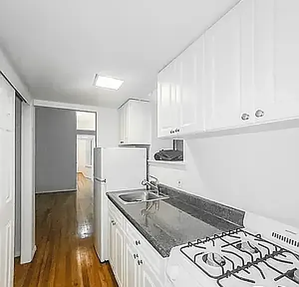 208 W 82nd St #1C — Photo 2