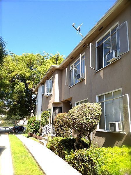 1st image of 1726 N Gramercy Pl