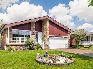 2385 Hensall St, Mississauga, ON L5A 2T1