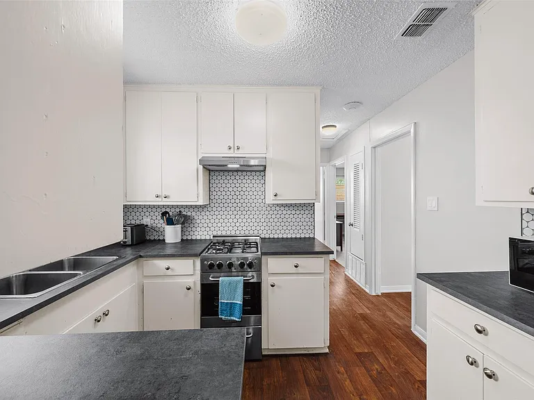 2203 Ventura Dr #B — Photo 13