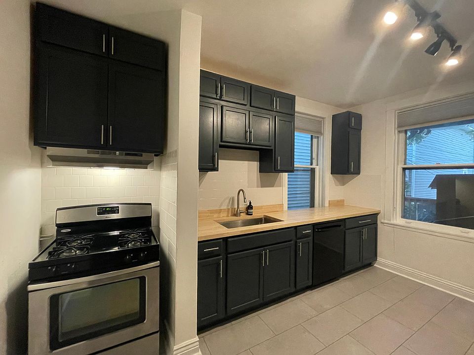 1st image of 1641 W Farragut Ave #1