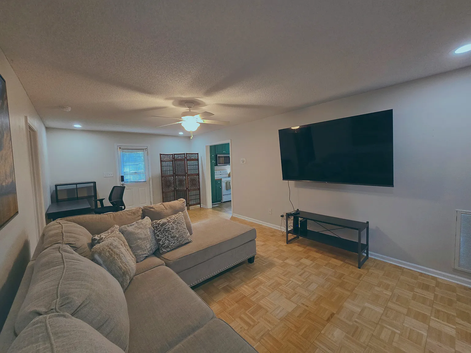 2 bed, 1400 sqft, $1,800 — Photo 3
