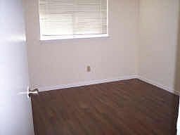 4th image of 303 Fair Oak Ct