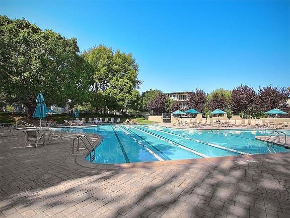 4th image of 818 N Delaware St APT 208