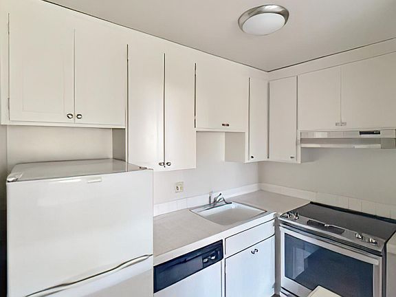 2nd image of 2201 Laguna St APT 507