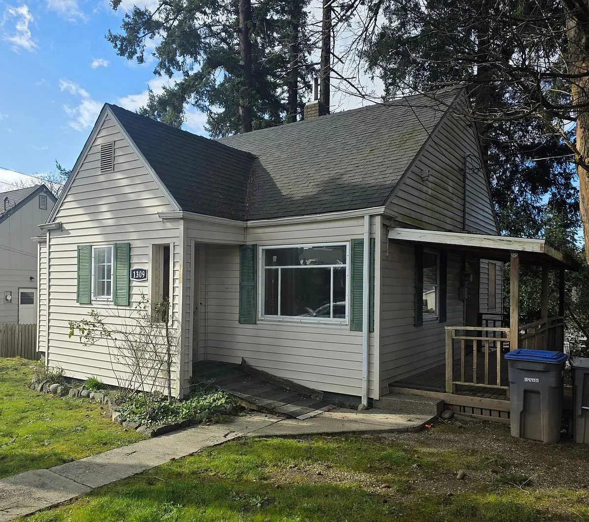Building Photo - 1309 N Callow Ave