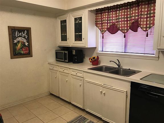 4th image of 2203 Dowling Dr
