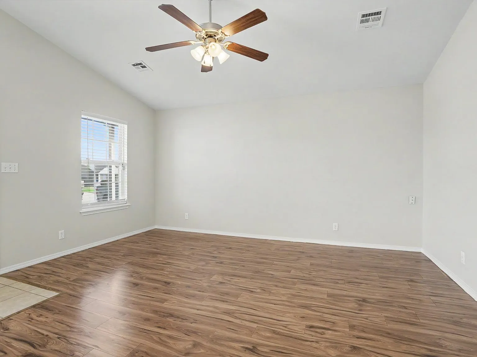 3 bed, 1124 sqft, $1,695 — Photo 3