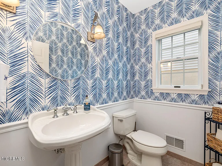 116 Sunset Dr N — Photo 10