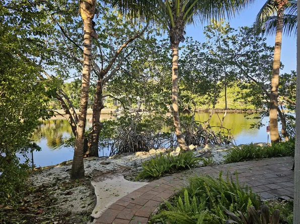 877 NE 18th Ct, Fort Lauderdale, FL