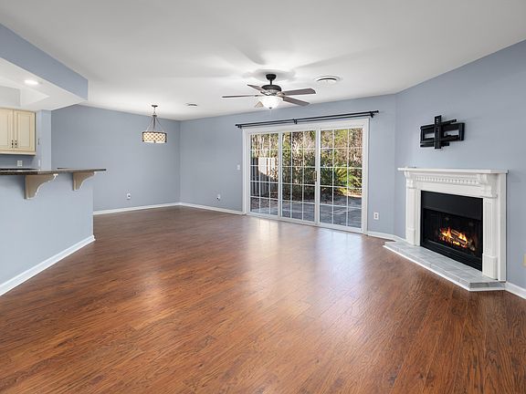 3rd image of 2079 Emerald Ter