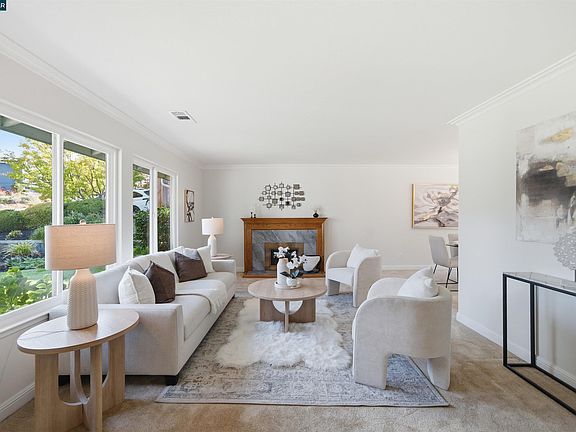 5th image of 3286 Burgundy Dr