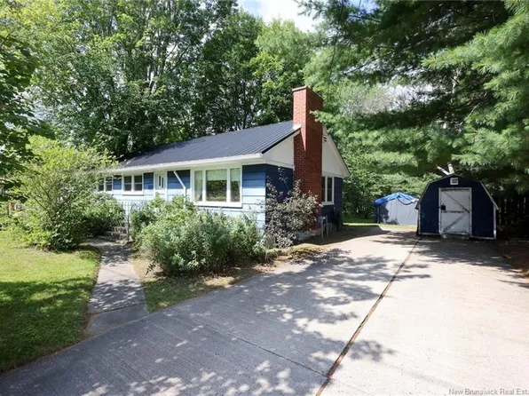 229 Fulton Ave, Fredericton, NB E3A 2B7