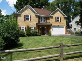15 Kenilworth Dr W, Stamford, CT 06902