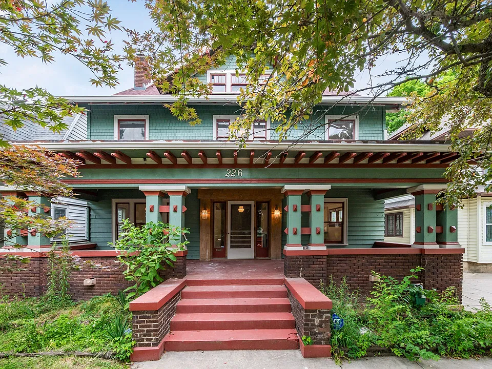 226 E Cassilly St