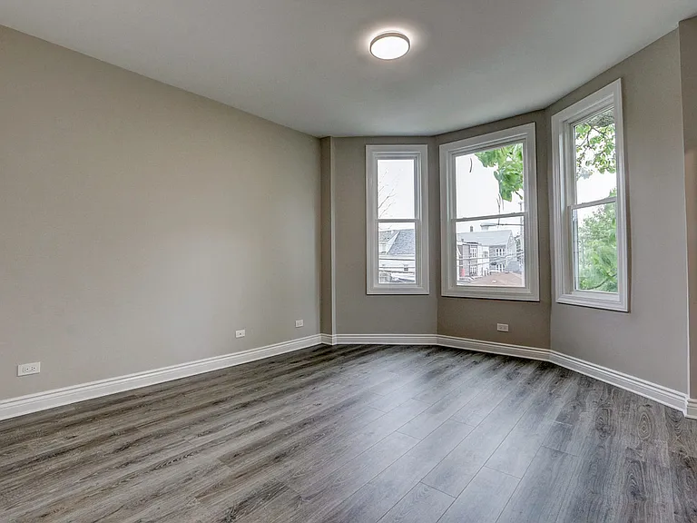 2815 N Hamlin Ave #2F — Photo 5
