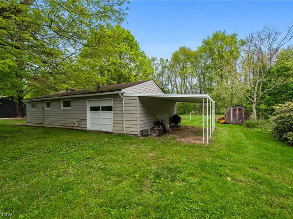 6109 Vale View Dr SW, Sherrodsville, OH 44675