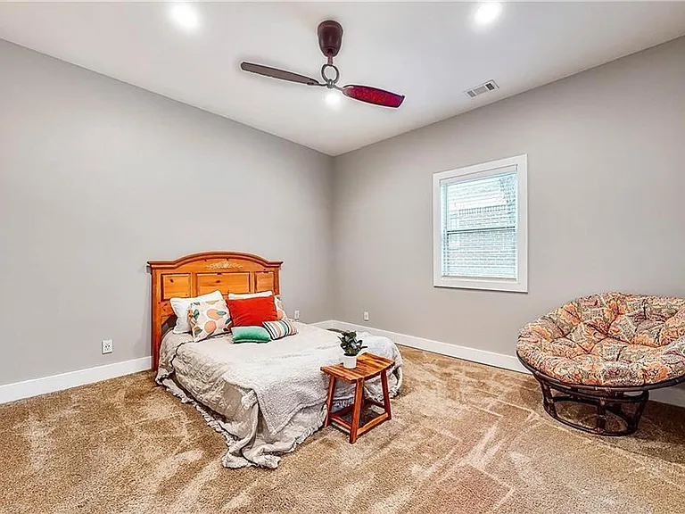 1130 Larosa Ter SW — Photo 12
