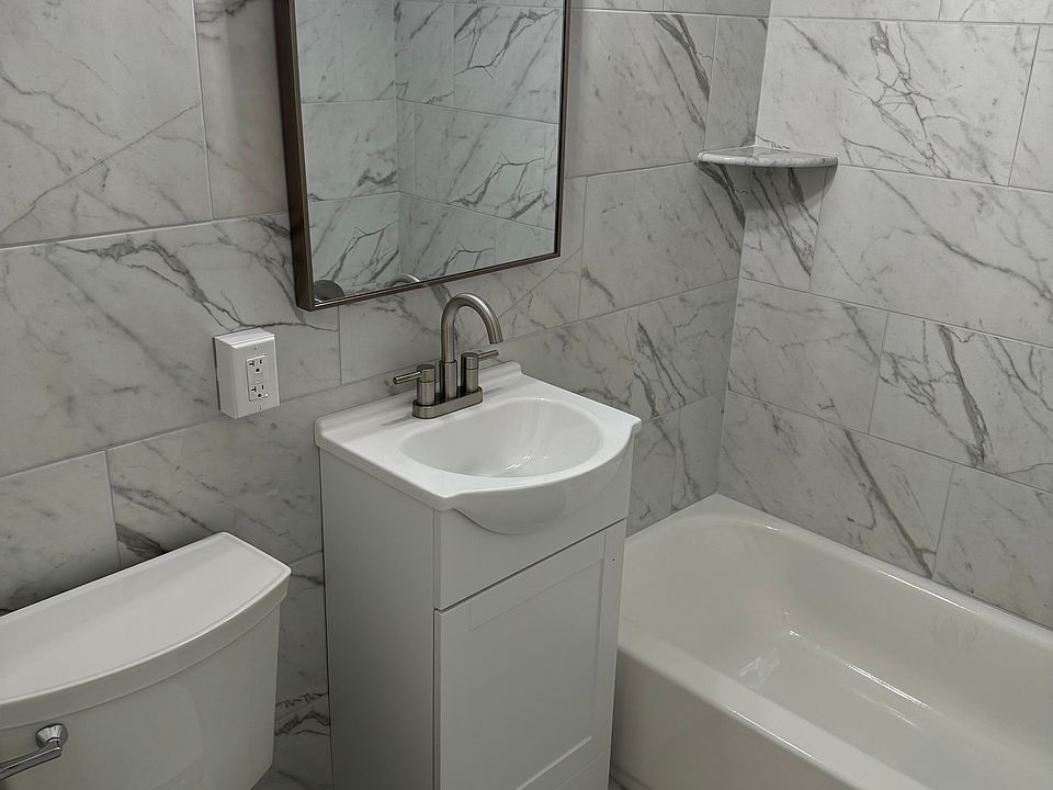 2nd image of 1841 Davisville Rd #B2