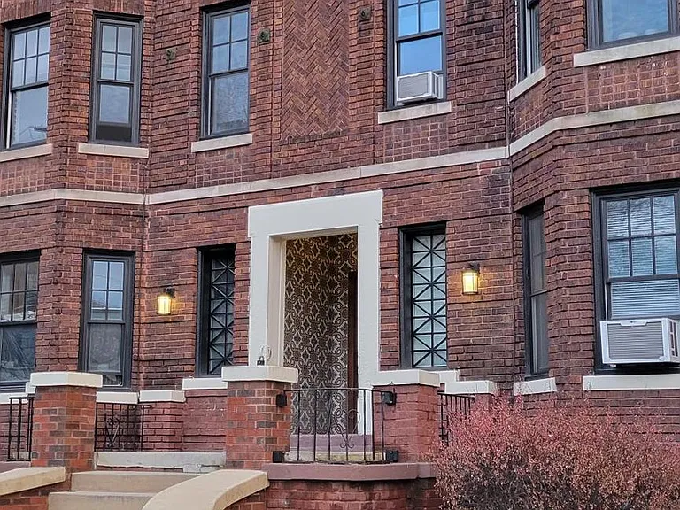 665 W Willis — Photo 2