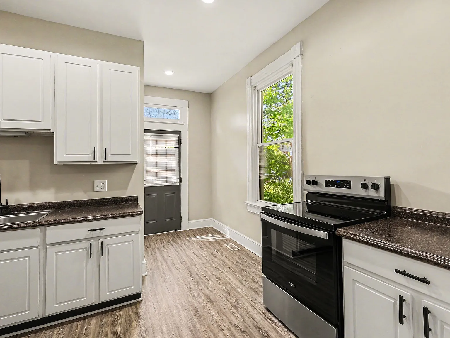 2 bed, 1.5 bath, $1,200 — Photo 3