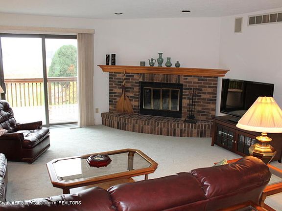 4th image of 10025 Oak Island Dr