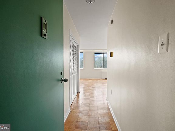 2nd image of 10401 Grosvenor Pl APT 708