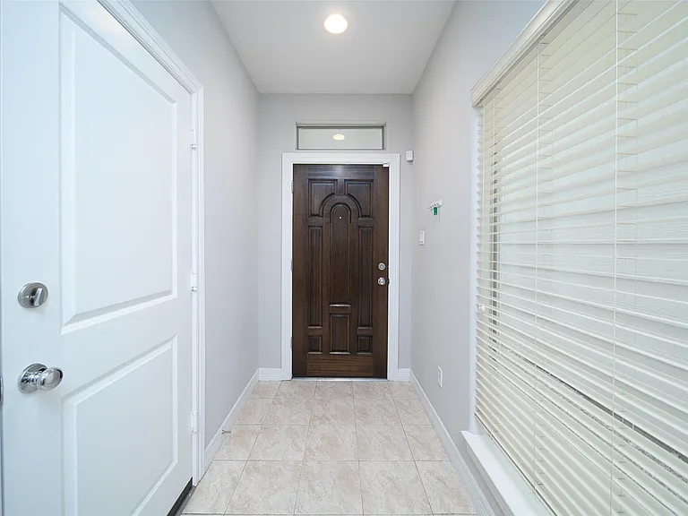 3848 Center St — Photo 4