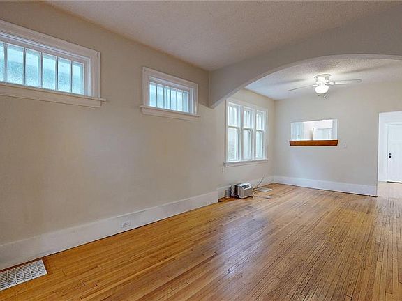 2nd image of 2212 MONTREAL STREET