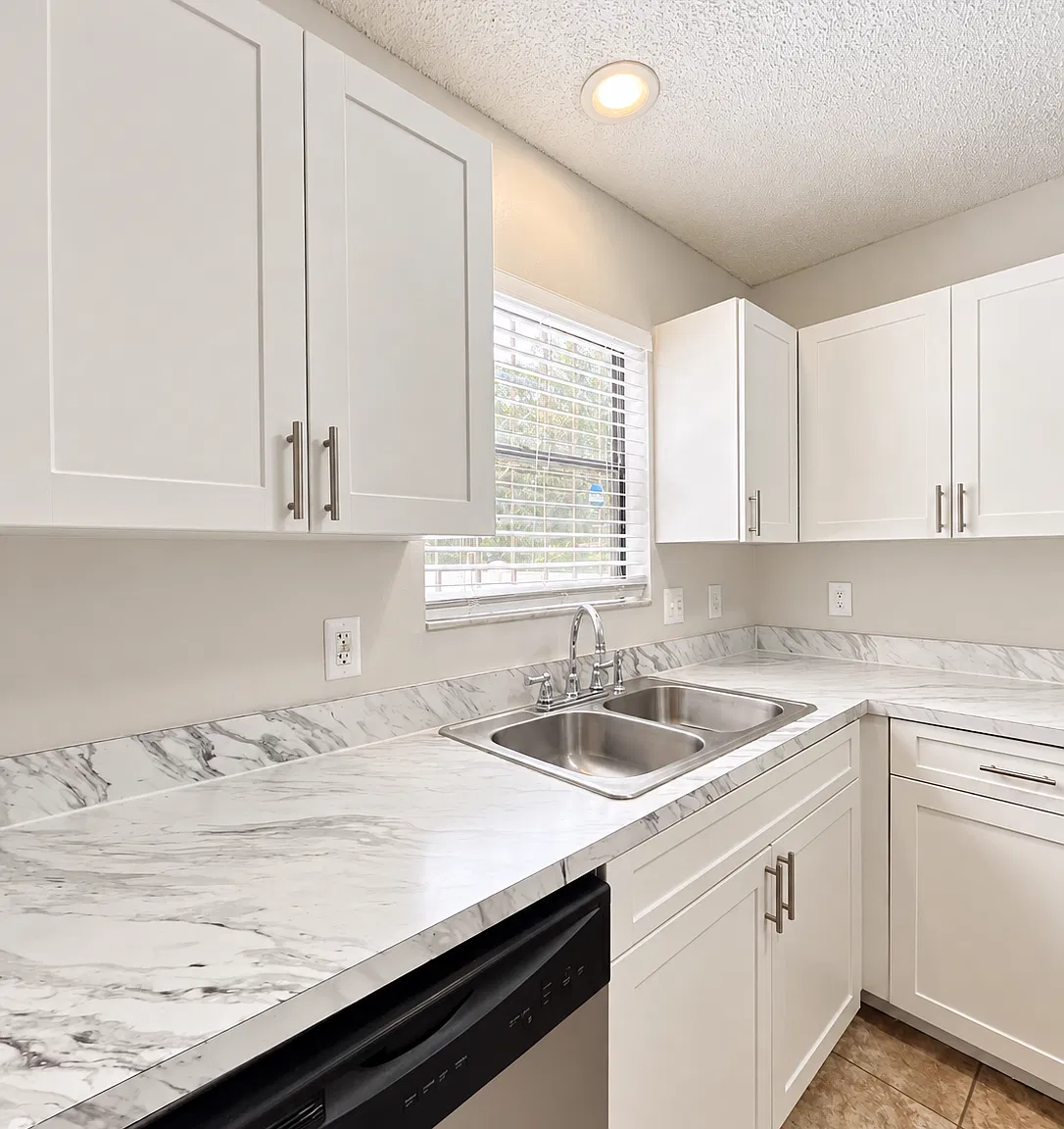 3 bed, 1300 sqft, $1,840 — Photo 4