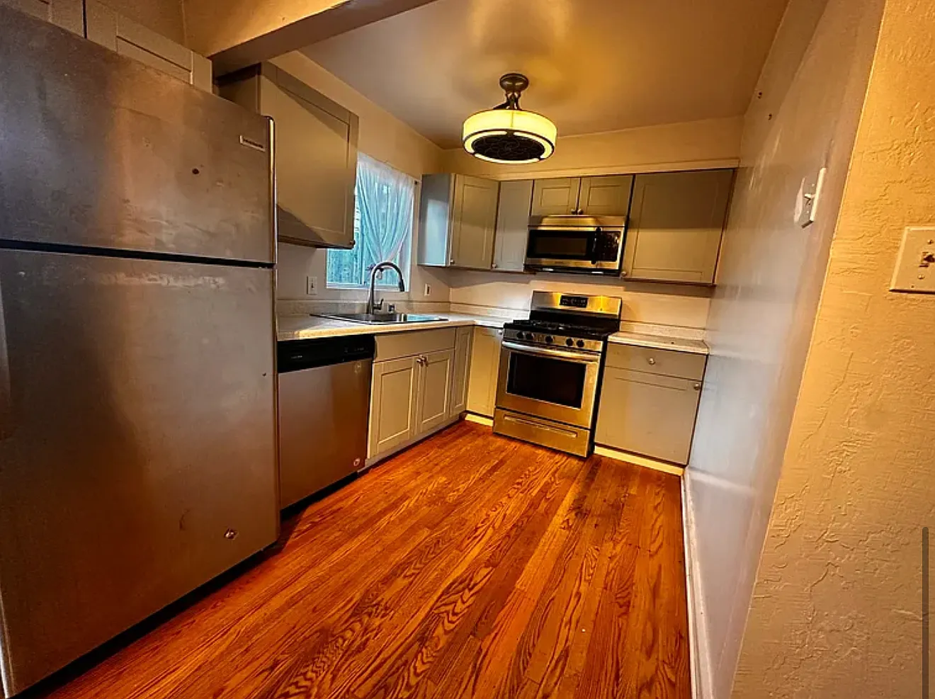 2 bed, 1100 sqft, $2,975 — Photo 3
