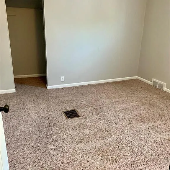 465 E Oakridge St — Photo 6