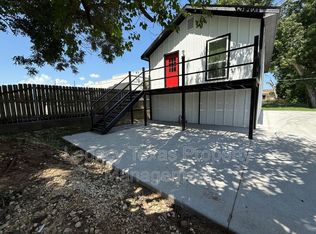 318 College St APT A, Cleburne, TX 76033