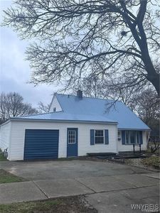 4307 Crescent Dr, Niagara Falls, NY, 14305