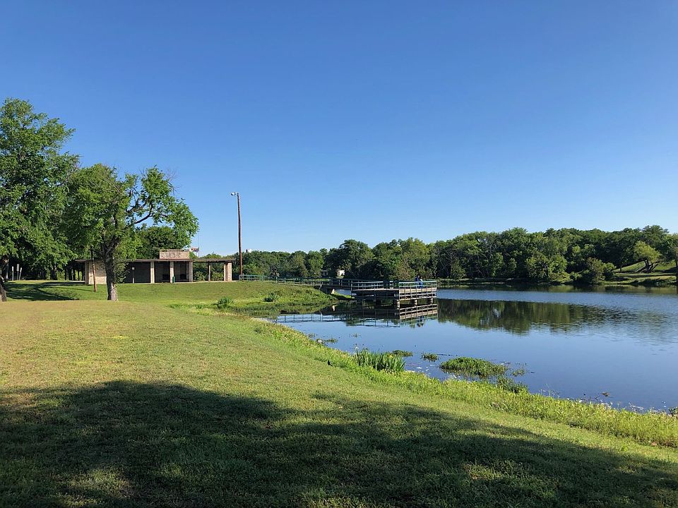 2nd image of 3200 Lake Como Dr APT 109