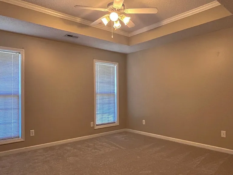 112 Raptor Ct — Photo 3