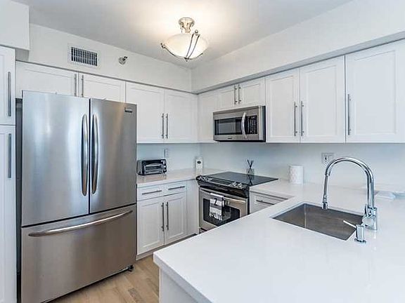 4th image of 19101 NE 36th Ct APT 1910