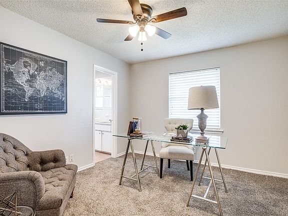 4th image of 608 N Young Blvd