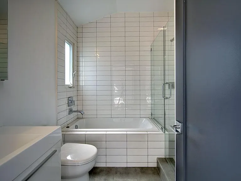 109 N Flores St #109 — Photo 7